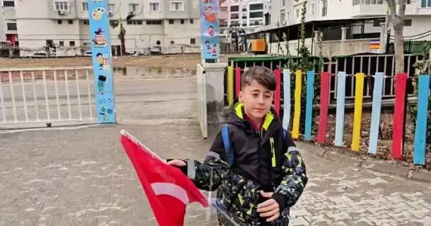 Mardin Nusaybin de Türk bayrağı sevgisi: Öğrencilerden anlamlı video!