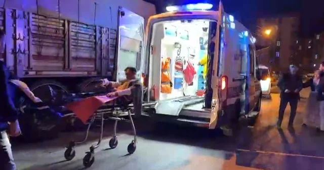 Çorum da parkta bıçaklı kavga: 1 yaralı Çorum Haberleri