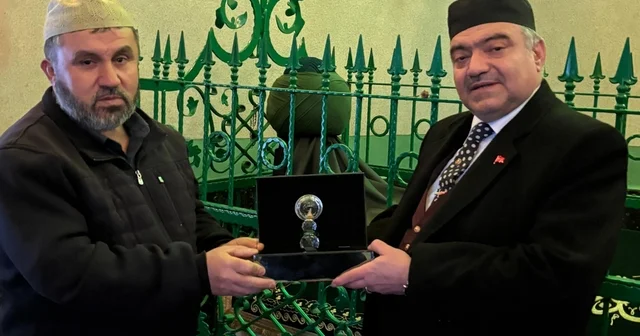 Bolu da Seyyid Ümmi Kemal Türbesi ne Sakal ı Şerif bağışlandı Bolu Haberleri