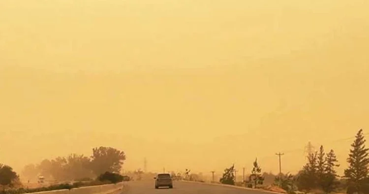 Libya’da turuncu kâbus… Kum fırtınası vurdu: Eğitim ve uçuşlar iptal