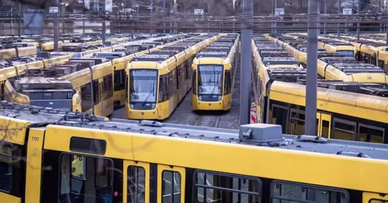 Almanya da yeni grev dalgası! Toplu ulaşım durma noktasına geldi