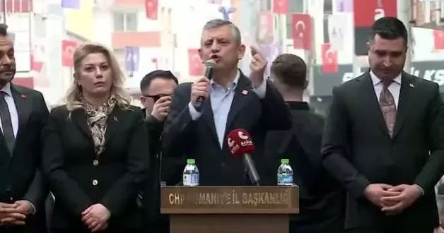 Özgür Özel den deprem konutları çıkışı: Bu işin siyaseti olmaz. Yapanlardan Allah hepsinden razı olsun