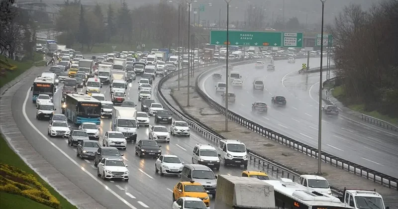 Okullar bu sabah açıldı, İstanbul trafiği yine yüzünü gösterdi