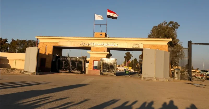 2 yıldır kapalıydı: Gazze yi Mısır a bağlayan Refah sınır kapısı açıldı Sözcü Gazetesi