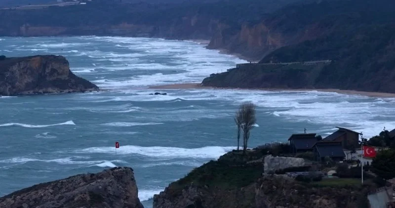 Son dakika: İstanbul da fırtına Şile Sahili ni vurdu: Dev dalgalar havadan görüntülendi Son dakika haberleri