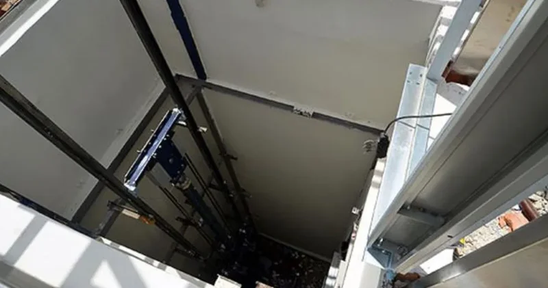 Çekmeköy de asansör faciası: Bakım yaptığı asansörde sıkıştı!