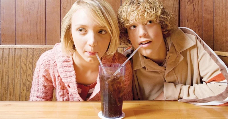 Şekerli içecek ergeni etkiliyor