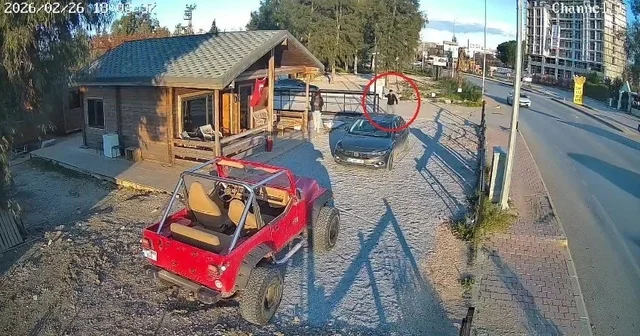 Tokalaştığı şahsın silahlı saldırısına uğrayıp ölümle burun buruna gelmişti, 2 şüpheli tutuklandı Antalya Haberleri