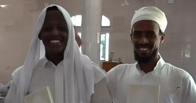 Türkiye Diyanet Vakfı Somali de 2 bin kişiye Kur an ı Kerim dağıttı VİDEO İZLE
