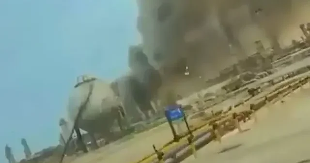İran Saudi Aramco şirketine ait Ras Tanura petrol rafinerisine saldırdı: Tesis faliyetleri durduruldu VİDEO İZLE