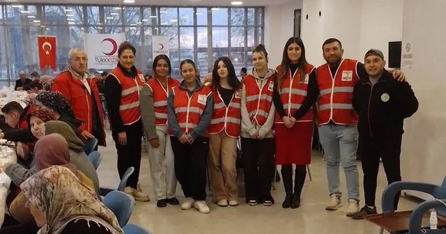 Sarıgöl de Kızılay dan gönülleri ısıtan iftar seferberliği Manisa Haberleri