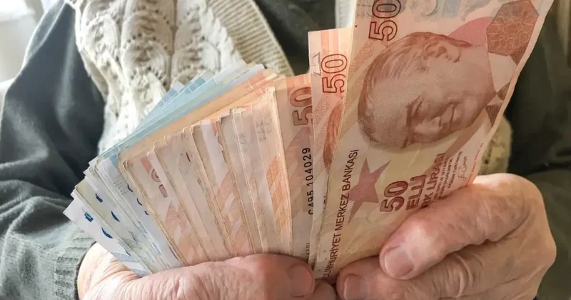 AK Parti den bayram ikramiyesine zam bekleyen emeklileri üzen açıklama