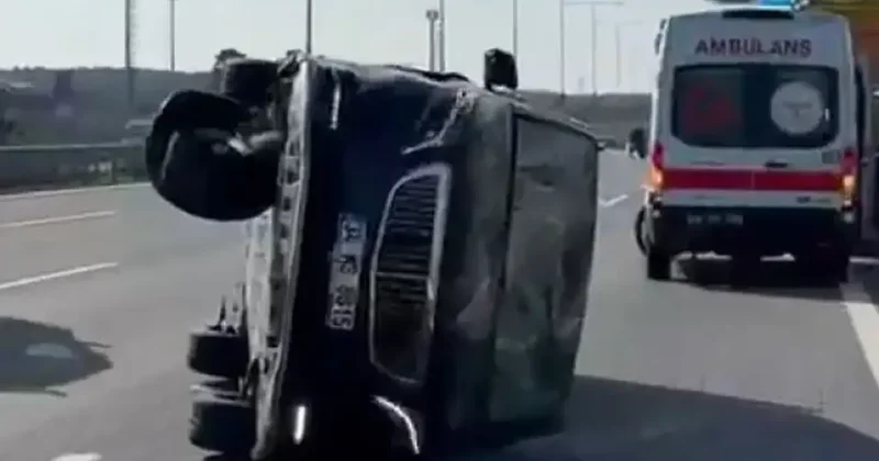 Korkutan kazada minibüs yan yattı! Fenerbahçeli yıldızın eşi de içindeydi