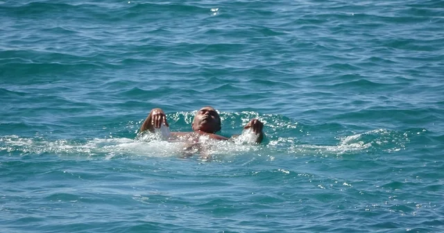 Alanya da mart güneşi: Hava sıcaklığı 18 e çıktı, sahiller harekenlendi Sahilde bazıları güneşin, bazıları da denize girmenin keyfini yaşadı Antalya Haberleri