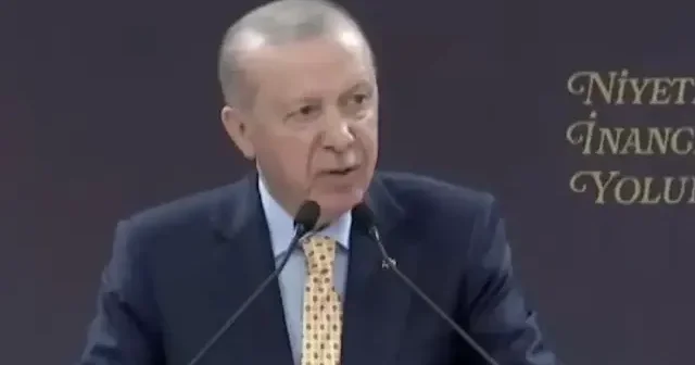 Cumhurbaşkanı Erdoğan: Bu fırtınalı sulardan ülkemizi selamete çıkaracağız VİDEO İZLE