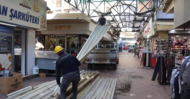Nazilli Ayakkabıcılar Sokağı nda çatı yenileme çalışmaları yeniden başladı Aydın Haberleri