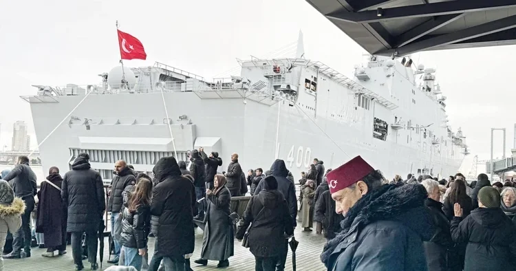 Hollanda’da TCG Anadolu’ya büyük ilgi