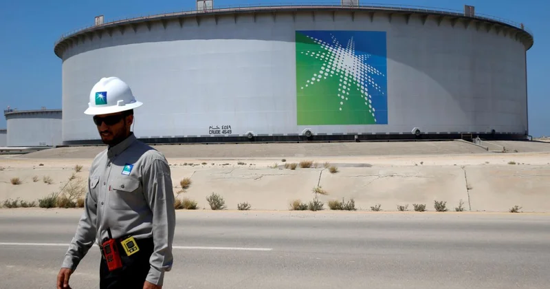 Suudi Arabistan daki Ras Tanura’daki Suudi Aramco tesislerinde İHA saldırısı sonrası yangın çıktı