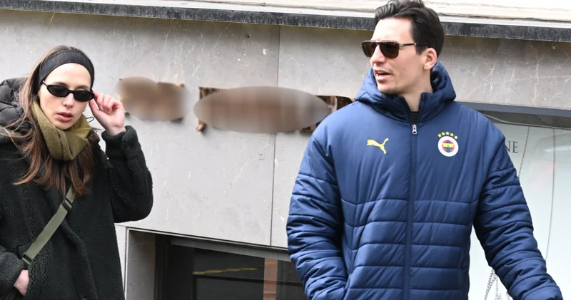 Sadettin Saran ın kızı Lal Saran, eşi Tolga İrdem ile Bebek te