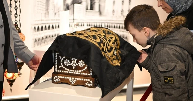 Kartepe de Sakal ı Şerif ve Kabe örtüsü ziyarete açıldı Kocaeli Haberleri