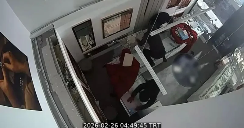 SON DAKİKA: Eyüpsultan da akılalmaz olay! 2 dakikada 18 milyonluk soygun yaptılar! İş yeri sahibi o anları canlı canlı izledi