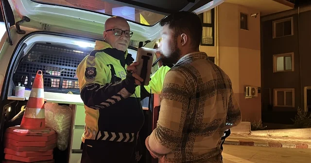 Burdur da tehlikeli araç kullandı, yakalandığında alkollü çıktı 2.22 promil alkollü çıkan sürücüye 25 bin lira ceza uygulandı, ehliyetine 6 ay süreyle el konuldu Burdur Haberleri