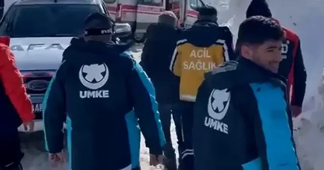 Tunceli’de karla mücadelede zamanla yarış: Göğüs ağrısı şikayeti olan vatandaşa koordineli müdahale VİDEO İZLE