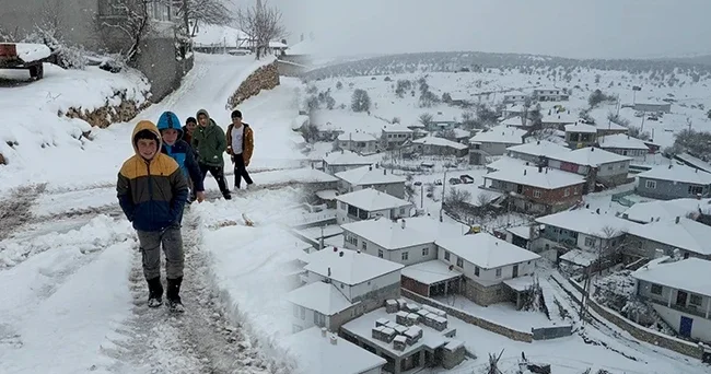 Kar yağışı etkili oldu: Zorlu şartlarda gidip geliyoruz