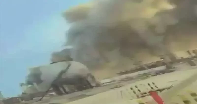 İran, Suudi Arabistan da petrol rafinerisine saldırı düzenledi