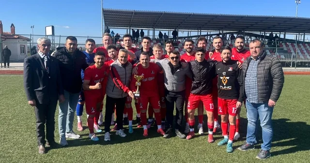 Tavşanlı Demirbilekspor kupasını aldı Kütahya Haberleri
