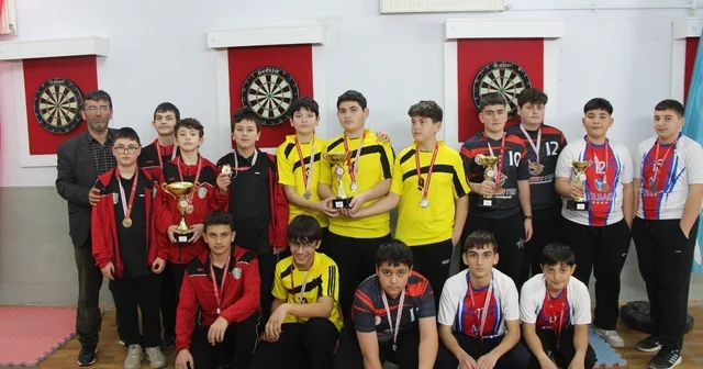 Hedefi 12 den vurdular Yıldızlar dart müsabakaları tamamlandı Düzce Haberleri