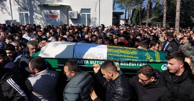 İftar vakti kazada hayatını kaybeden genç son yolculuğuna uğurlandı 22 yaşındaki Uğurcan Çavdaroğlu nun bir ay sonra nişanlanacağı öğrenildi Sakarya Haberleri