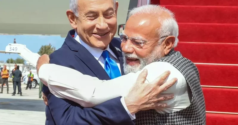 Netanyahu nun boynuna sarılan lider de topa girdi