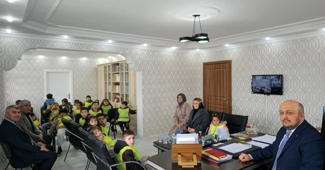 Ulaş ta öğrenciler harçlıklarını Filistin e bağışladı Sivas Haberleri