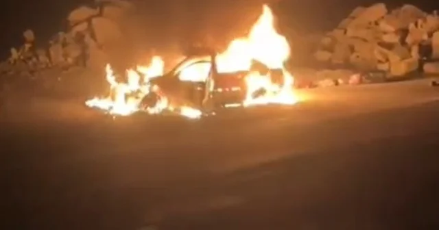 Kozan Feke Karayolunda otomobil alev alev yandı Adana Haberleri