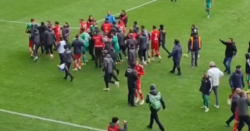 TFF 2. Lig de şampiyonluğa koşarken yara alınca kavga çıktı