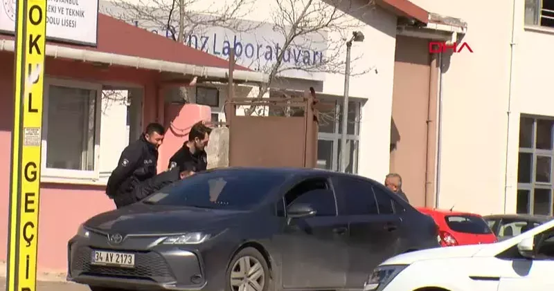 Çekmeköy de lise öğrencisi 2 öğretmen ve 1 öğrenciyi bıçakla yaraladı