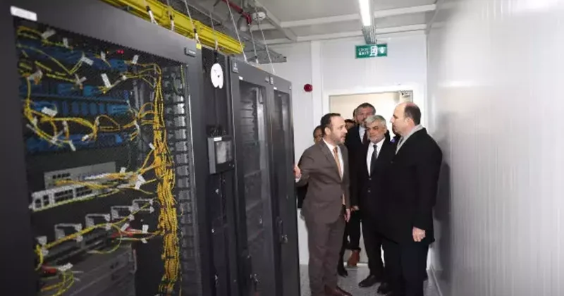 Başkan Altay, KOSKİ Mobil Veri Merkezini inceledi