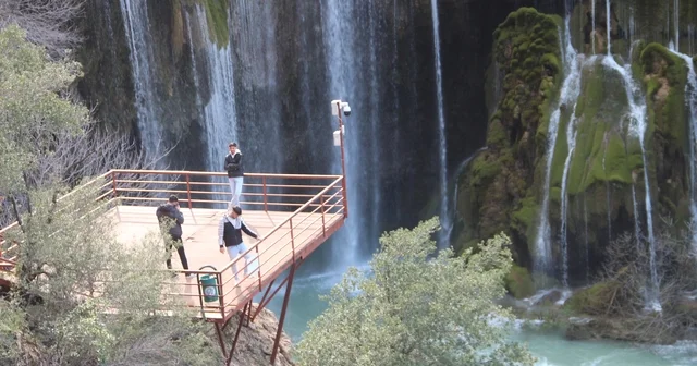 Mersin in saklı cenneti Yerköprü Şelalesi ziyaretçileri hayran bırakıyor Mersin Haberleri