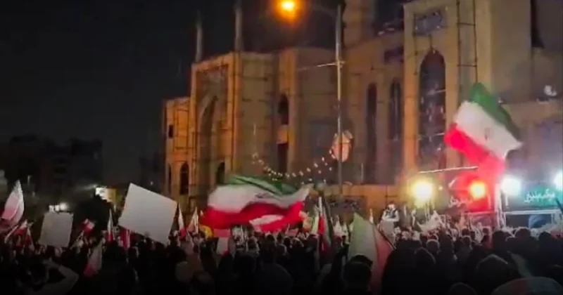 Sokaklar dolup taştı! İranlılar ABD ve İsrail saldırısını protesto etti Sözcü Gazetesi