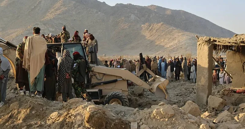 Sınır krizi savaşa dönüşmüştü: Afganistan Pakistan çatışmalarının bilançosu ağır