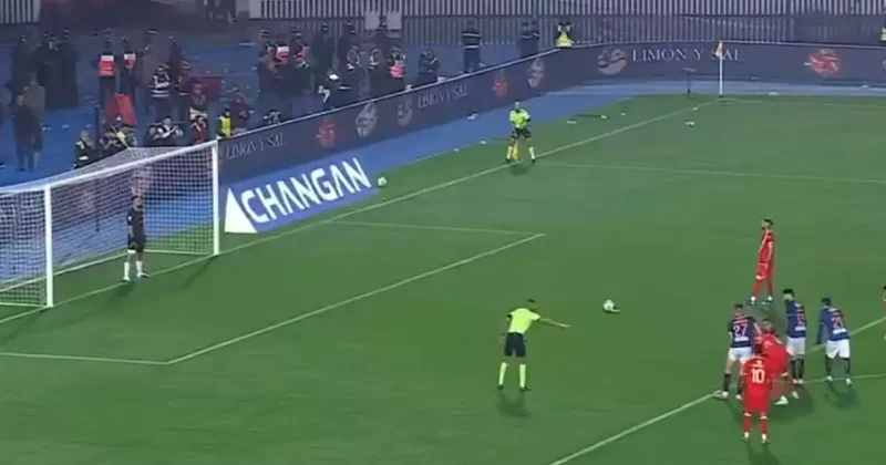 Süper Lig devinden kaçar gibi gitti, yeni takımında kral oldu