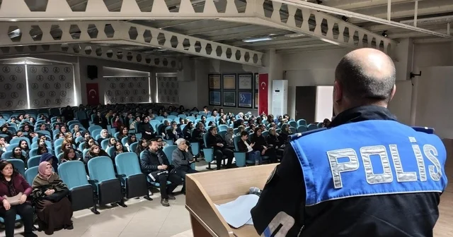 Polisten kız meslek lisesi öğrencilerine yönelik eğitim Afyonkarahisar Haberleri