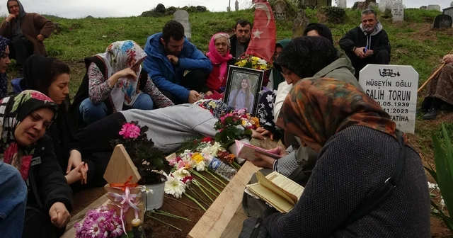 Taciz mağduru Tuana nın acısı dinmiyor Anne Nuray Torun un kızının mezarı başında yaktığı ağıtlar yürekleri dağladı Giresun Haberleri