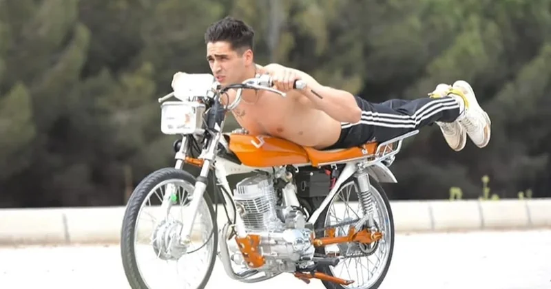 Tamamen el işçiliğiyle üretilen araç Türkiye de 7 kişide var: İşte Mert Ramazan Demir in yeni oyuncağı Sözcü Gazetesi