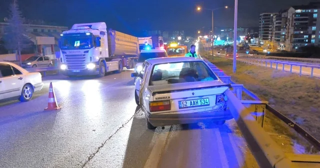 Kırıkkale de tırla çarpışan otomobildeki 3 kişi yaralandı Kırıkkale Haberleri