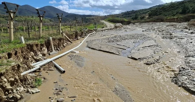 Ziyanlar Mahallesi nde taşkın alarmı Dere ıslahı yapılamayan mahalle her yağmurda taşkın riskiyle karşı karşıya kalıyor Manisa Haberleri
