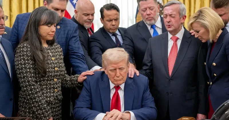 Amerika yı karıştıran çıkış: Trump ı Peygamber Kral ilan ettiler! Sözcü Gazetesi