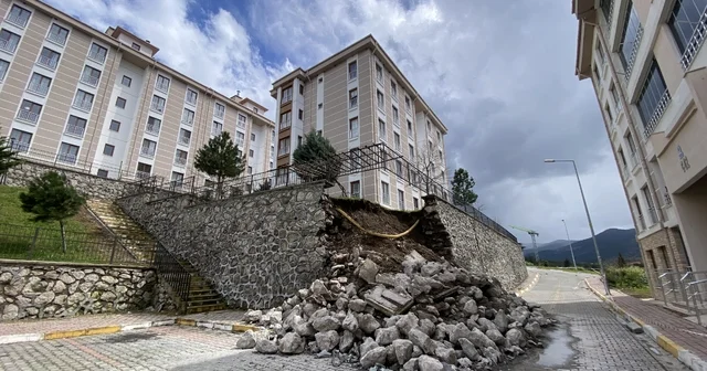 Balıkesir de sağanak istinat duvarının çökmesine neden oldu Balıkesir Haberleri