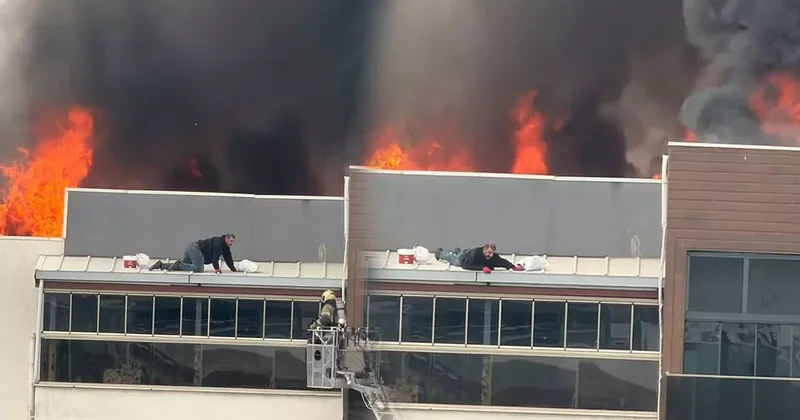 Bursa da çatı katında can pazarı! Yangında mahsur kaldılar